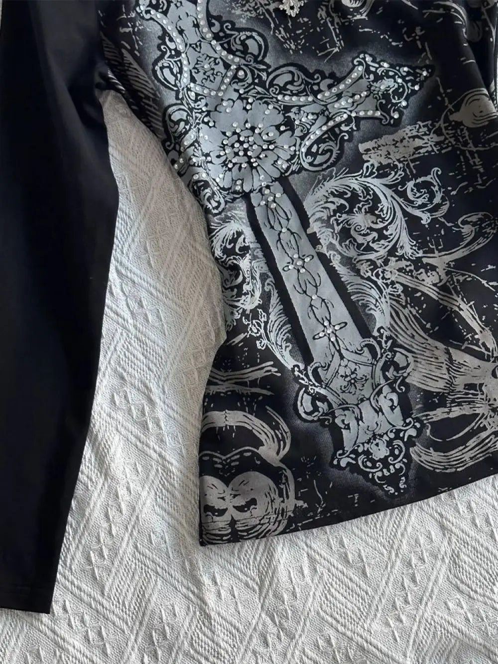 Women s Y2K Gothic Black Printed V neck Long Sleeve Tight Waist T shirt American Retro Autumn New Fashion Slim Fit Top