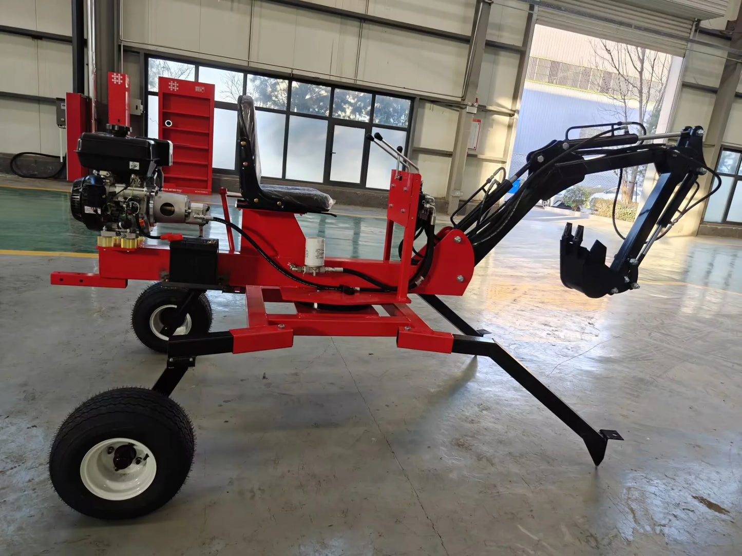 13.5hp More powerful tractable backhoe, rotating 360 degrees