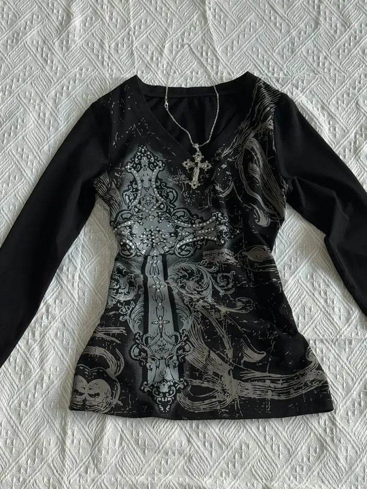 Women s Y2K Gothic Black Printed V neck Long Sleeve Tight Waist T shirt American Retro Autumn New Fashion Slim Fit Top
