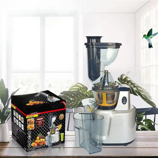 Automatic Juicer for Home Use Capable of Separating Solid and Liquid Components and Capable of Making Juice
