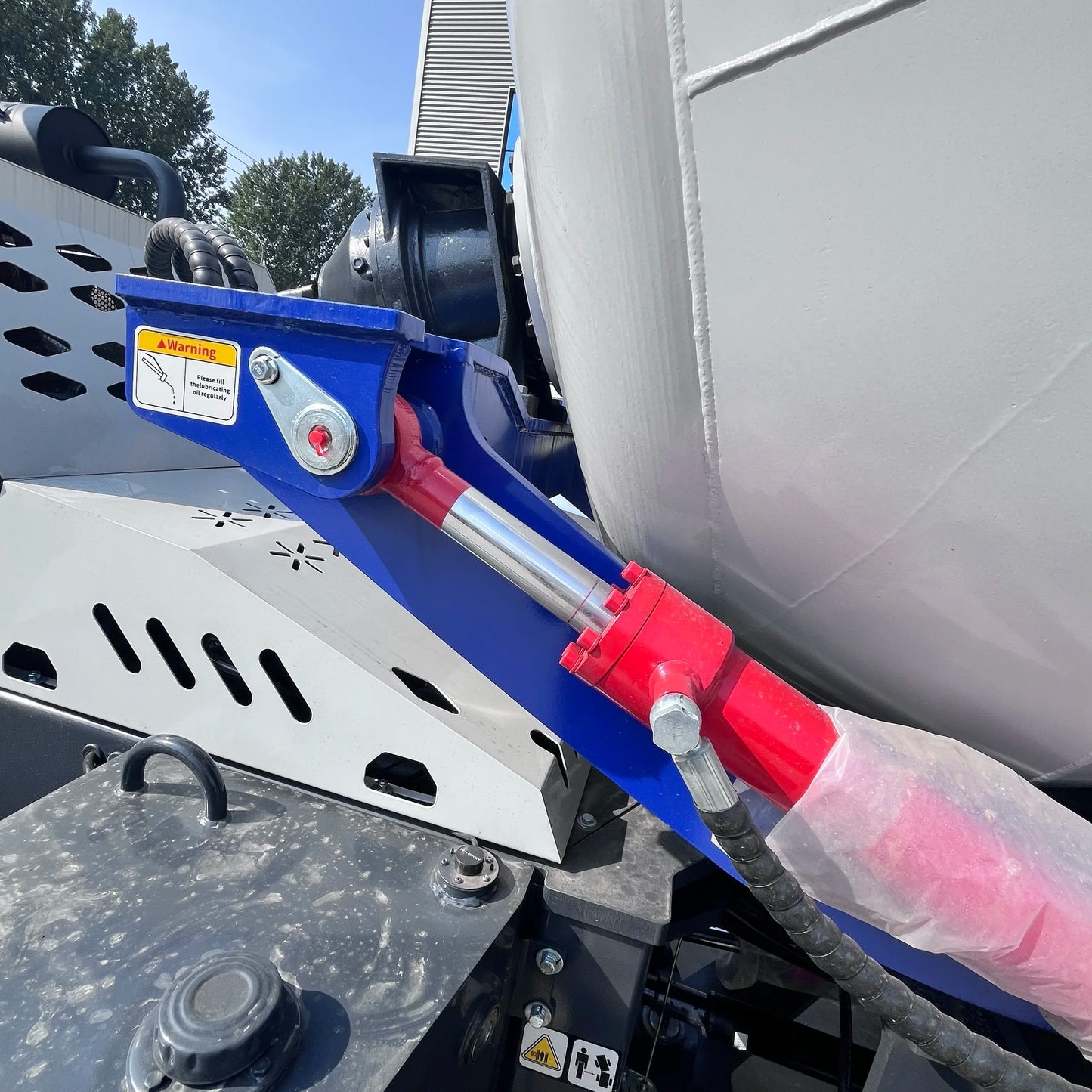 Concrete mixer 3.5 volumetric cement pump self installed cement concrete mixer truck for sale