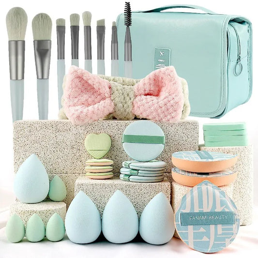 Beauty set tools with travel makeup bag, makeup before and after, full set of makeup brush, powder puff combination