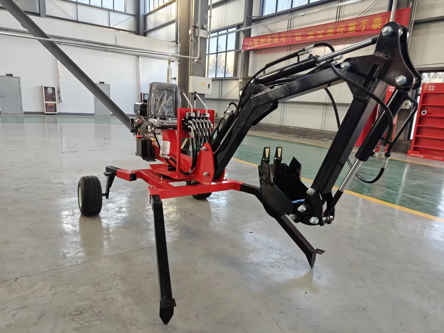 13.5hp More powerful tractable backhoe, rotating 360 degrees
