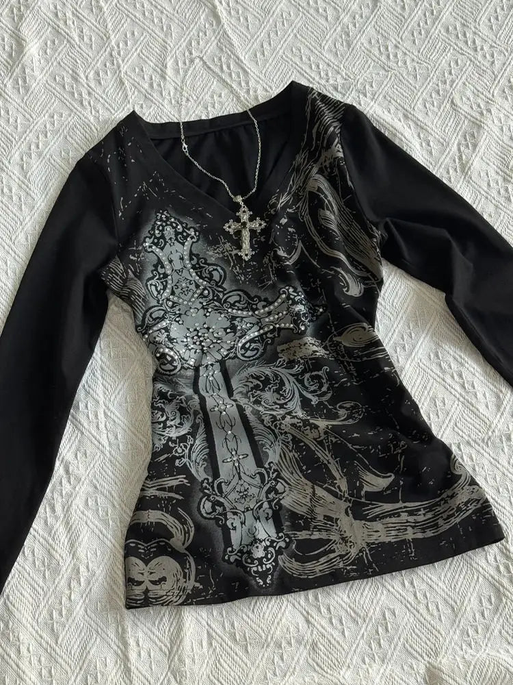 Women s Y2K Gothic Black Printed V neck Long Sleeve Tight Waist T shirt American Retro Autumn New Fashion Slim Fit Top